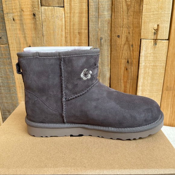 💘 UGG AUSTRALIA CLASSIC MINI BLOSSOM BOOTS BRAND NEW WITH BOX 7 - Picture 6 of 11